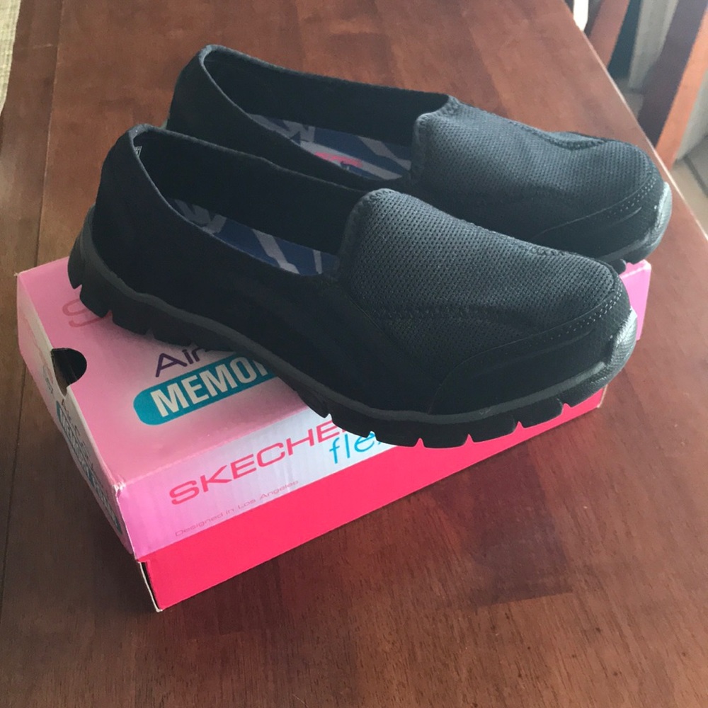 Women’s sketchers flex memory foam shoes